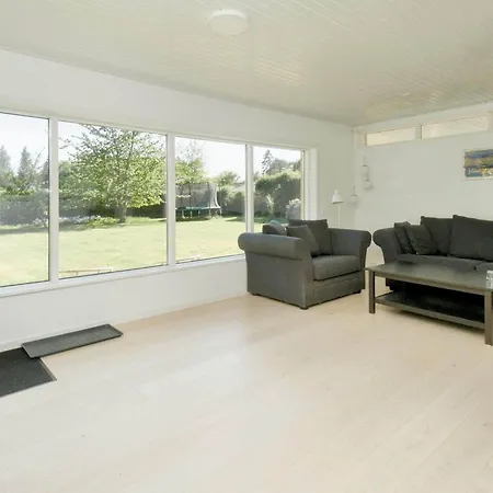 6 Person In Gilleleje-by Traum * Gilleleje