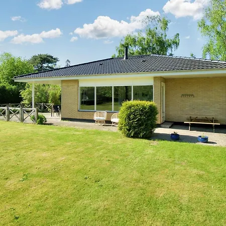 6 Person In Gilleleje-by Traum