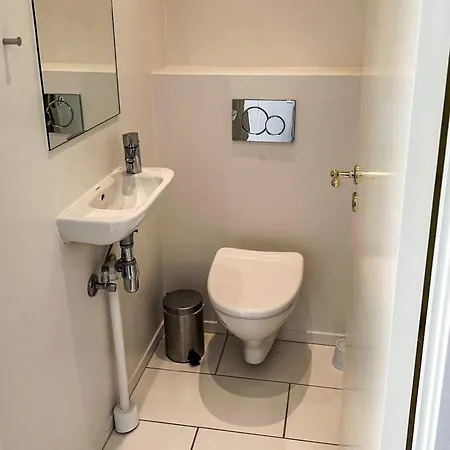 6 Person In Gilleleje-by Traum *